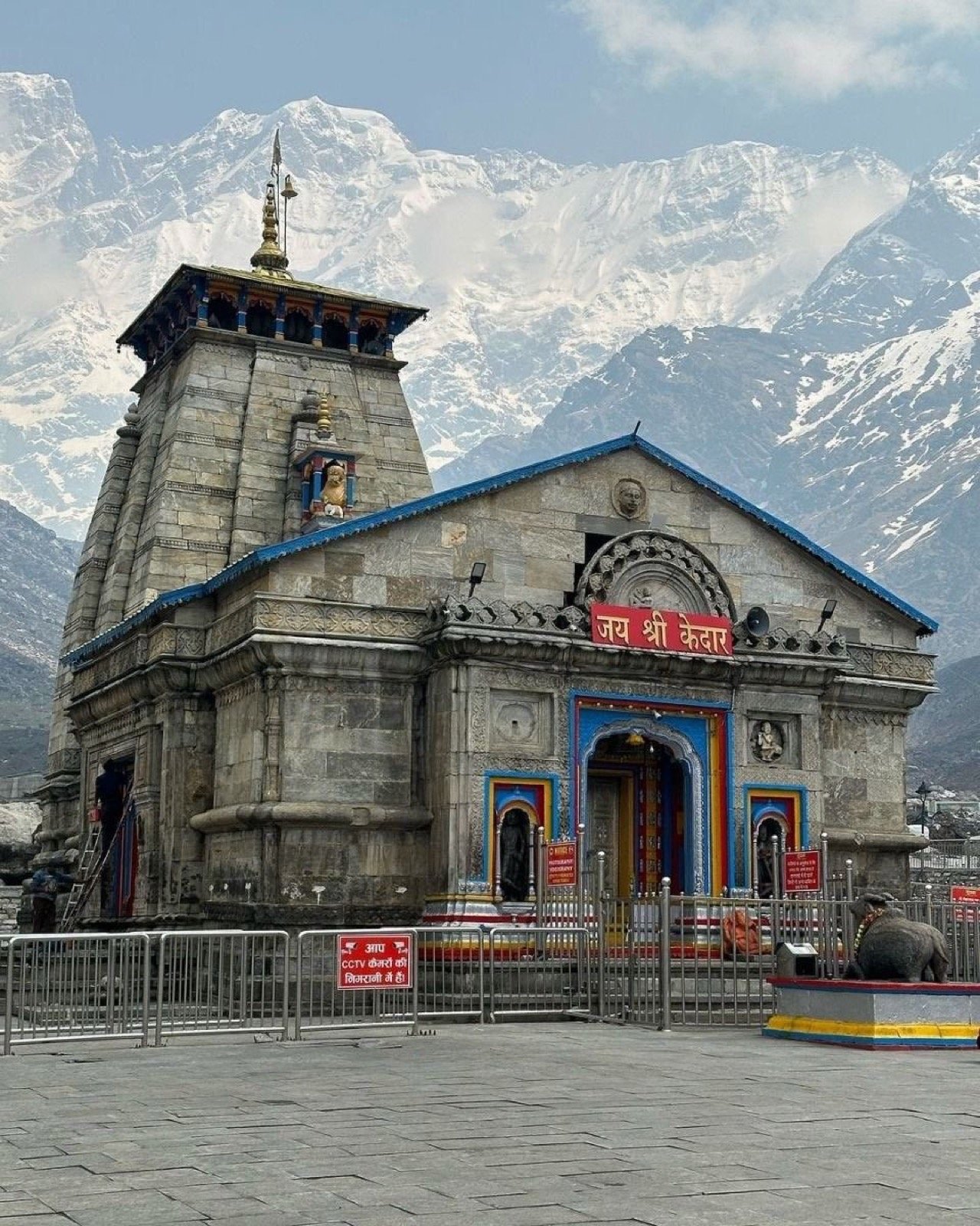 Kedarnath temple framed by Himalayan peaks at sunrise